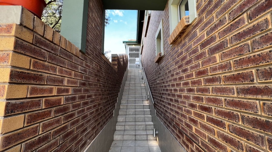 4 Bedroom Property for Sale in Langenhovenpark Free State